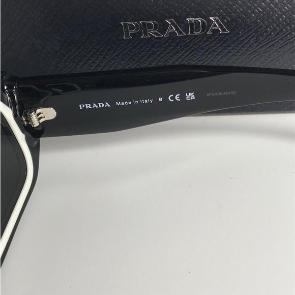 New - 💯Authentic - New - Prada Eyewear PR 06YS rectangle frame sunglasses - Picture 15 of 16